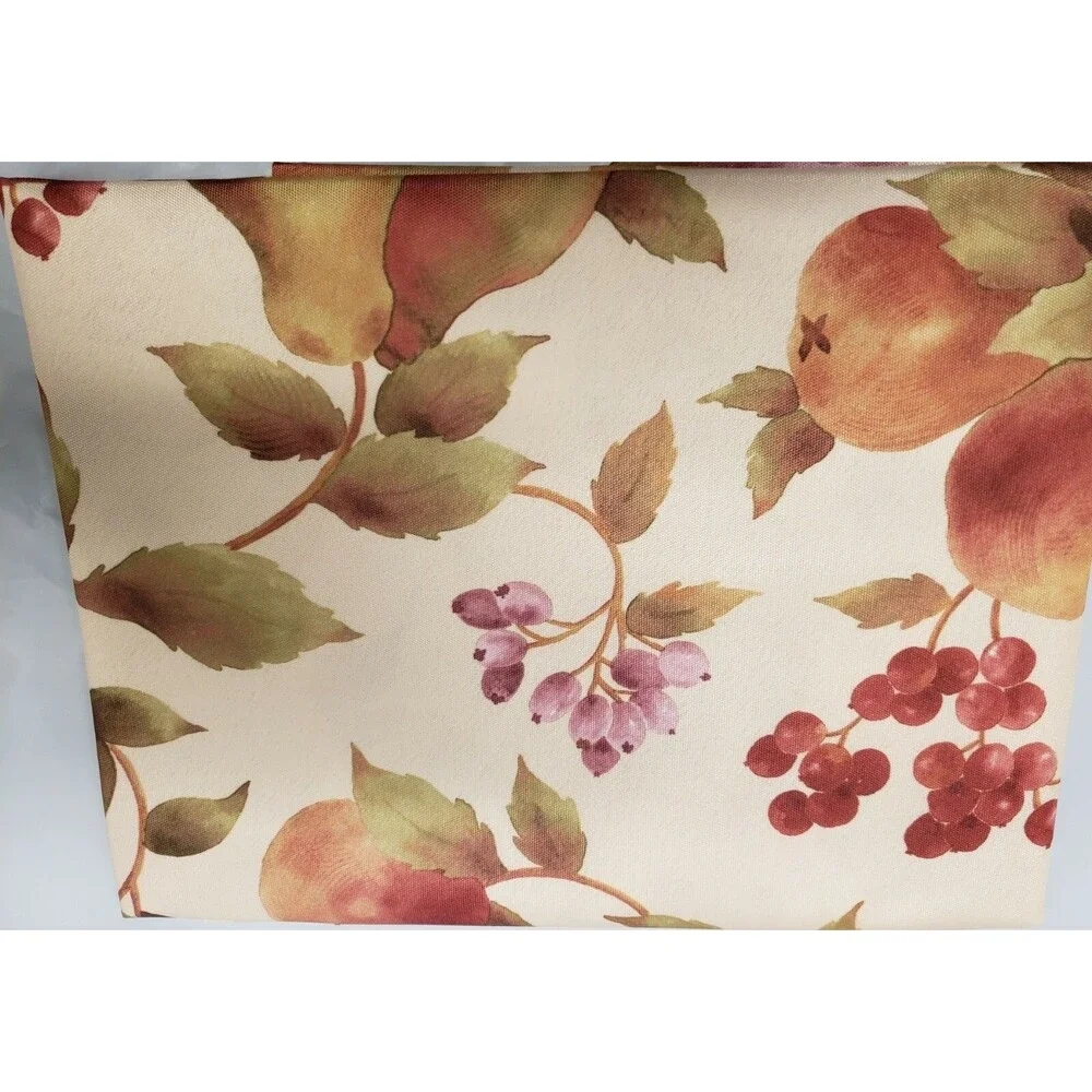 1 Printed Fabric Tablecloth,52